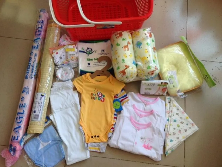 Mẹ và bé xuất viện