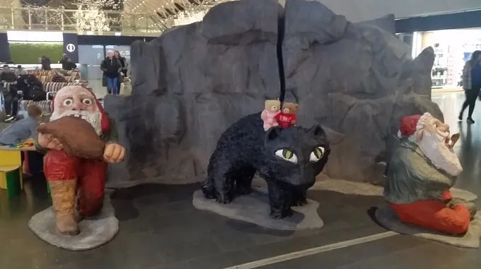 Mèo Yule trong truyền thuyết Iceland. Nguồn ảnh: Puffles and honey adventures.