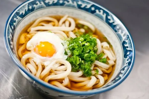 Mì Udon Sanuki Nhật Bản với sợi mì dai mềm đặc trưng. Ảnh: Norecipes.