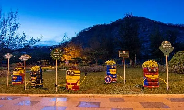 Minion trang trí trên đường phố Vũng Tàu