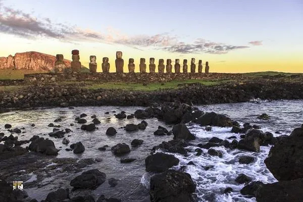 Mỏ đá núi lửa Rano Raraku là nơi sản sinh ra phần lớn tượng Moai trên đảo Phục Sinh.