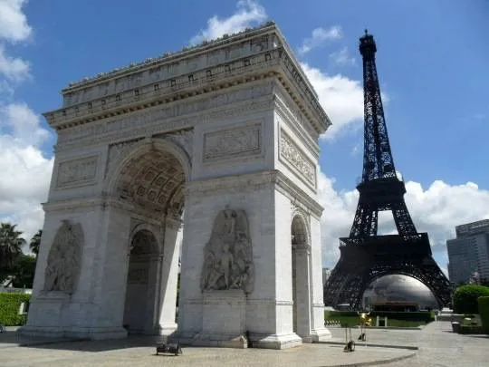 Mô hình tháp Eiffel tại công viên Thế giới thu nhỏ, Thâm Quyến