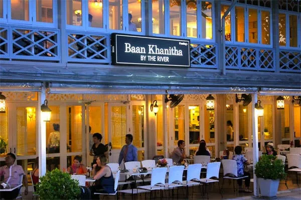 Món ăn hấp dẫn tại nhà hàng Baan Khanitha
