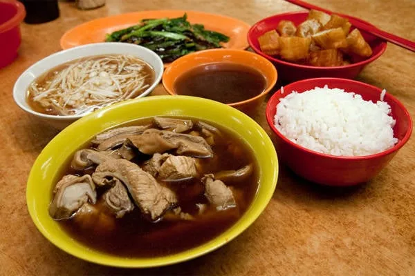 Món Bak Kut Teh Singapore. Ảnh: VKeong