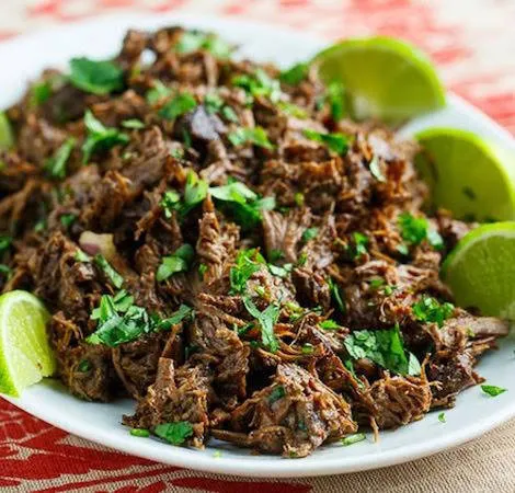 Món Barbacoa Mexico với thịt nướng trong lò đất