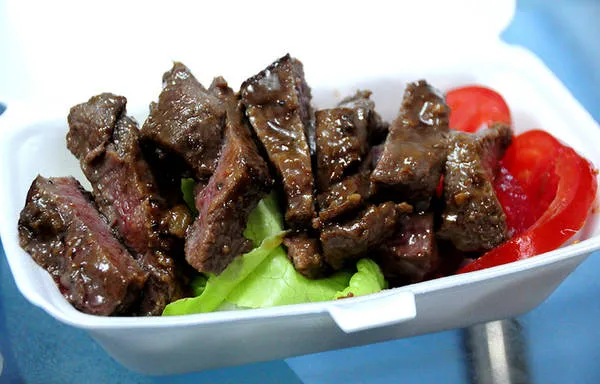 Món beefsteak bò Úc do A Hoài chế biến.