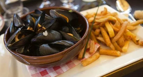 Món Moules Frites của Bỉ