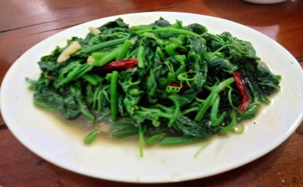 Món ngọn su su xào tỏi thơm ngon, đặc sản Sapa - Ảnh: V.N.A