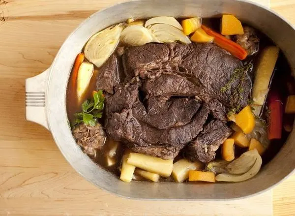 Món Pot-au-feu của Pháp