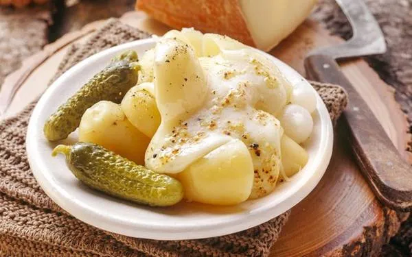 Món Raclette truyền thống tại Nam Thụy Sĩ