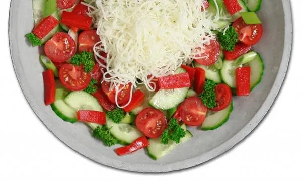 Món salad Shopska của Bulgaria