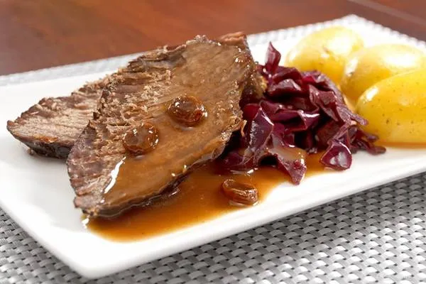 Món Sauerbraten của Đức