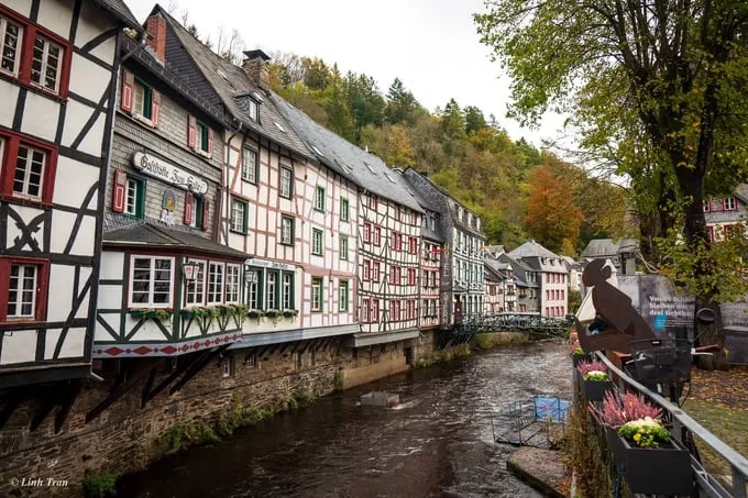 Monschau, thị trấn cổ kính nằm ở phía Tây nước Đức, giáp với Bỉ và Hà Lan.