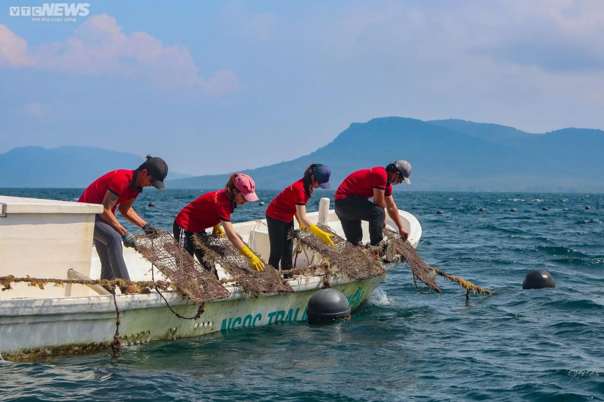 Một cơ sở nuôi cấy ngọc trai ở Phú Quốc. Ảnh: VTCNews.