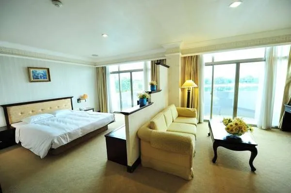 Một góc phòng trong khách sạn Lake Side