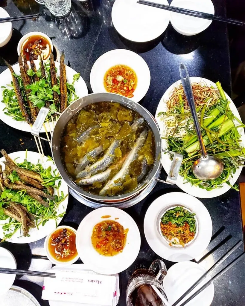 Một góc quán Lẩu cá kèo Bà Huyện Thanh Quan