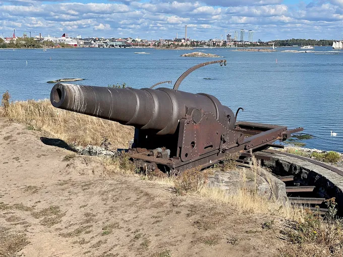 Một khẩu pháo cổ tại Pháo đài Suomenlinna