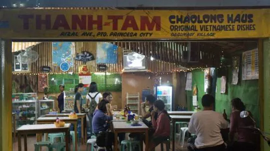 Một quán “cháo lòng Việt Nam” ở Puerto Princesa – Ảnh: Giang Nguyên