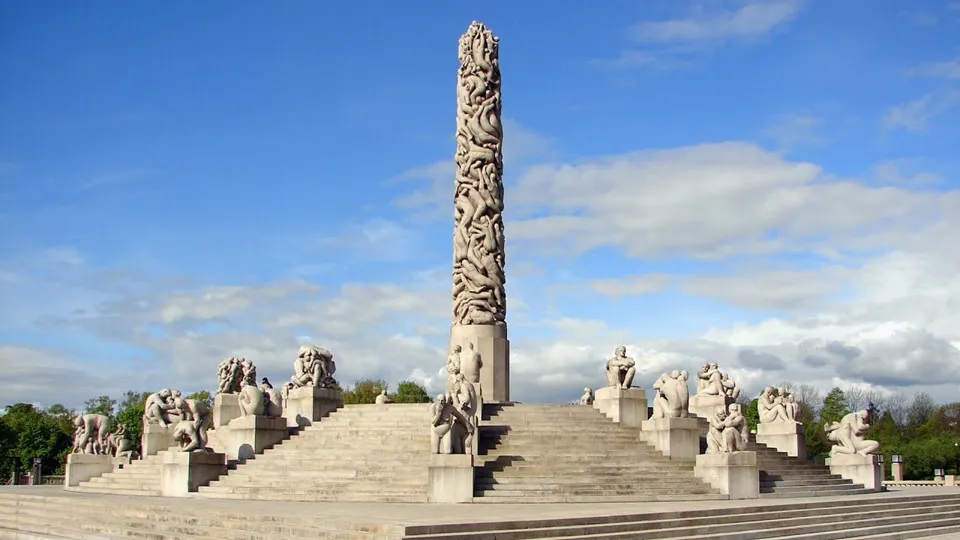 Một số tác phẩm điêu khắc trong Công viên Vigeland.