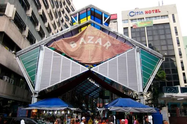 Mua sắm tại khu Jalan TAR