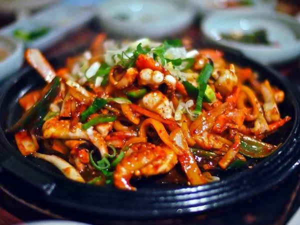 Nakji Bokkeum - bạch tuộc xào cay