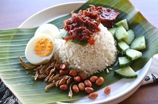 Nasi Lemak - món ăn phổ biến tại Singapore