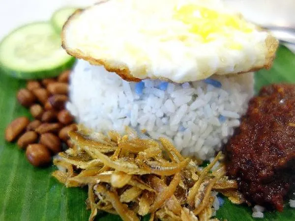 Nasi Lemak - món cơm truyền thống của Malaysia. Ảnh: Gokl.my