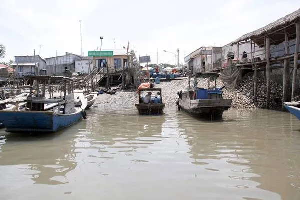 Ngắm cảnh Vũng Tàu từ xa trên ghe