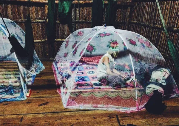 Nghỉ ngơi trên nhà sàn ở Mũi Cà Mau