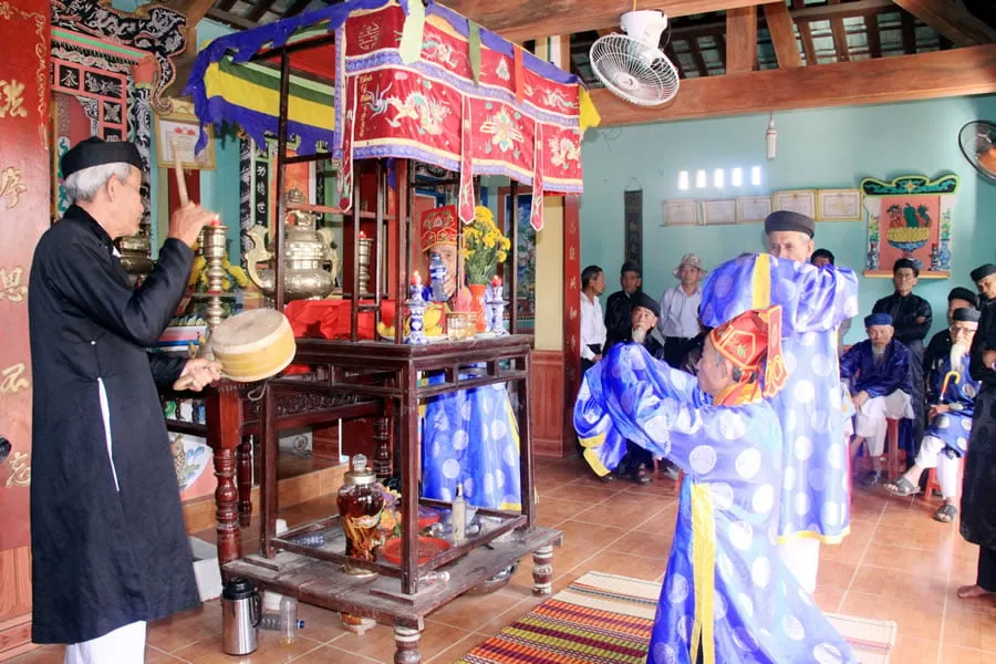 Nghi thức cúng rước sắc tại đình làng