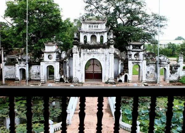 Ngũ Không môn chùa Bối Khê với 5 cổng gạch