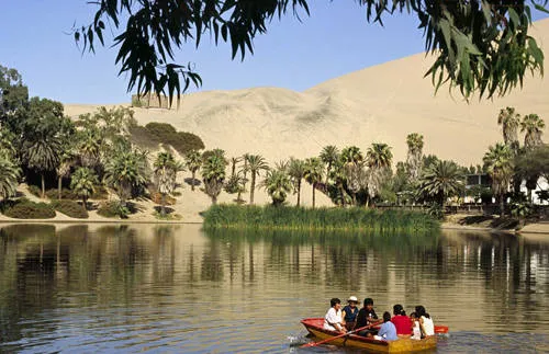 Người dân sinh sống tại ốc đảo Huacachina chủ yếu dựa vào du lịch