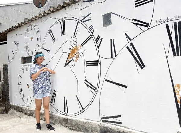 Người dân tham gia vẽ tranh