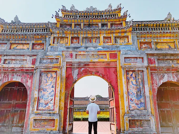 Nguyễn Tý chia sẻ về chuyến đi của mình: &quot;Bạn sẽ thấy mình thật nhỏ bé khi đứng trước cửa Ngọ Môn...&quot; 