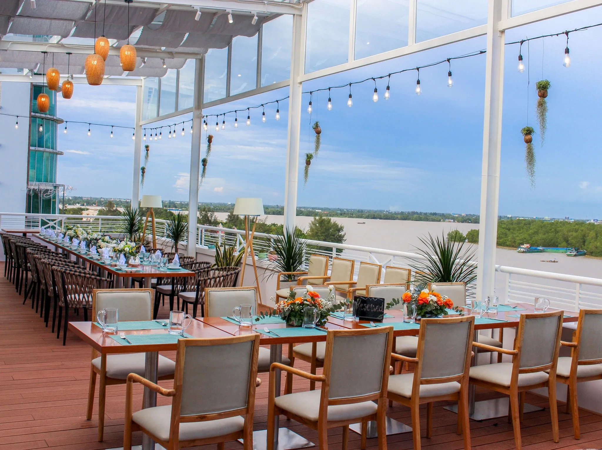 Nhà hàng Mekong River Lounge &amp; Restaurant