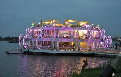 Nhà hàng nổi Sông Hương