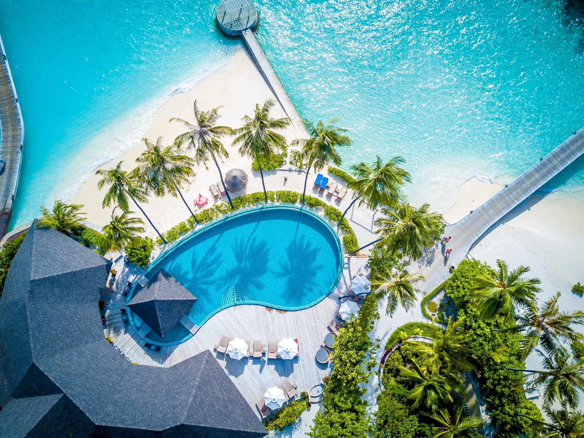 Nhà hàng tại Centara Grand Island Resort &amp; Spa Maldives với thực đơn đa dạng