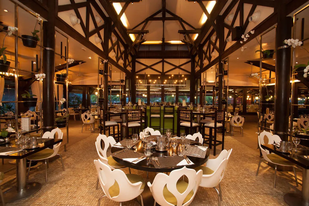 Nhà hàng The Deck với không gian ngoài trời