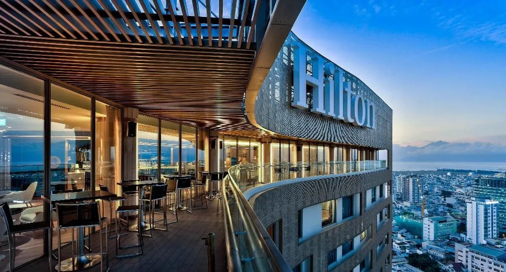 Nhà hàng The Sail tại tầng 28 khách sạn Hilton Đà Nẵng