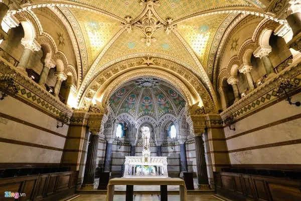 Nhà nguyện thánh trong nhà thờ Đức Bà Fourvière