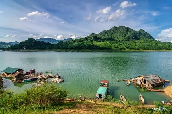Nhà sàn trên đảo Dừa, Thung Nai