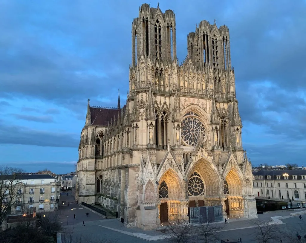 Nhà thờ Đức Bà Reims - Kiến trúc Gothic tráng lệ
