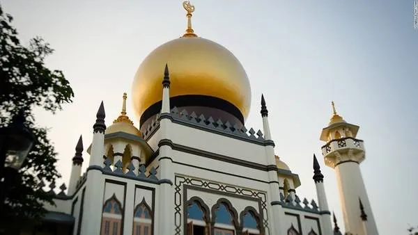 Nhà thờ Hồi giáo Sultan Masjid ở Phố Arab, Singapore, là một công trình kiến trúc ấn tượng.