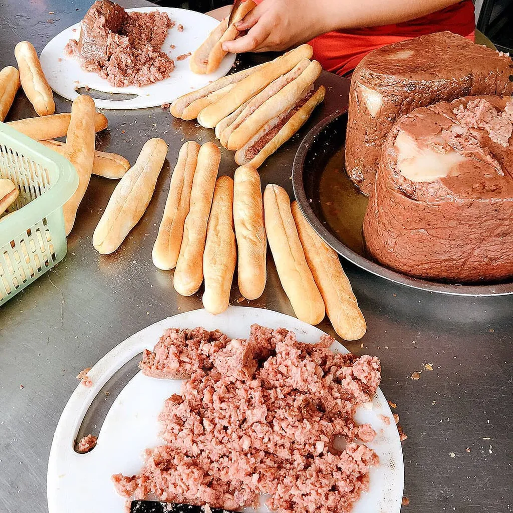 Nhân pate bánh mì cay