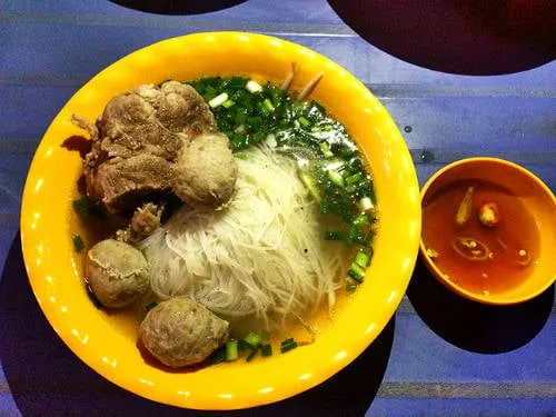 Nhiều người cho biết tô hủ tiếu suốt nhiều năm qua vẫn vẹn nguyên hương vị. Ảnh: Phong Vinh.