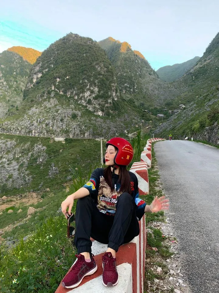 Những con đường lởm chởm đá ở Hà Giang. Ảnh: Dương Kiều Mai