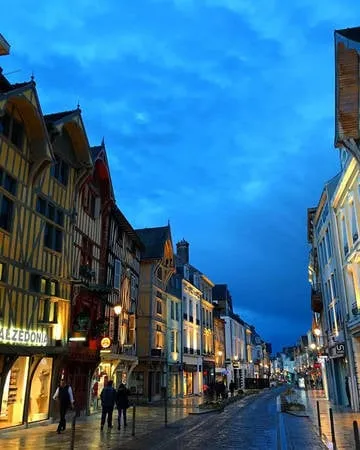 Những ngôi nhà cổ kính ở Troyes