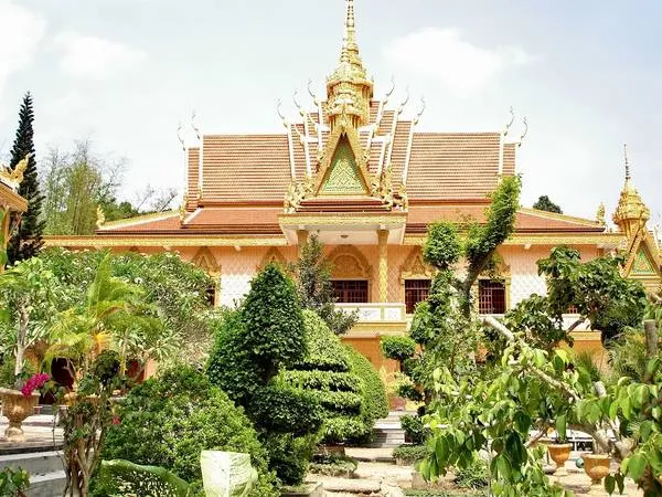Nội điện Chùa Linh Sơn