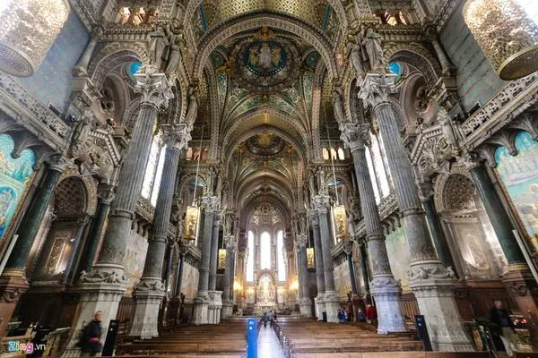 Nội thất nhà thờ Đức Bà Fourvière
