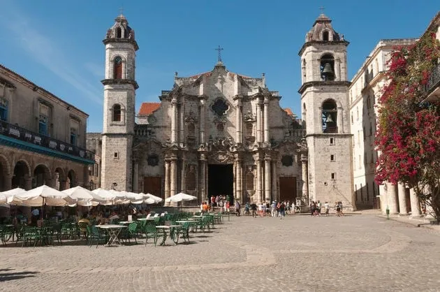 Nội thất Nhà thờ San Cristobal de la Habana